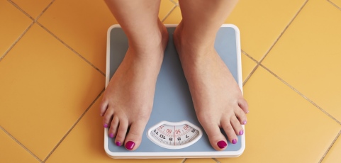 MedlinePlus: Frequent Self-Weighing by Young Women Linked to Depression